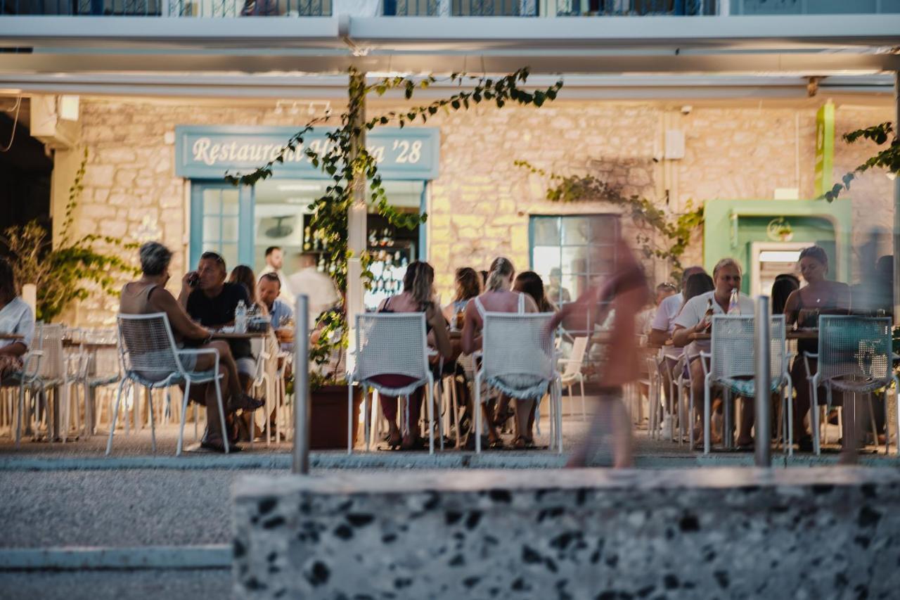 Himara 28 Hotel Εξωτερικό φωτογραφία